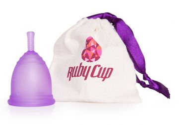 Ruby Cup mit Säckchen