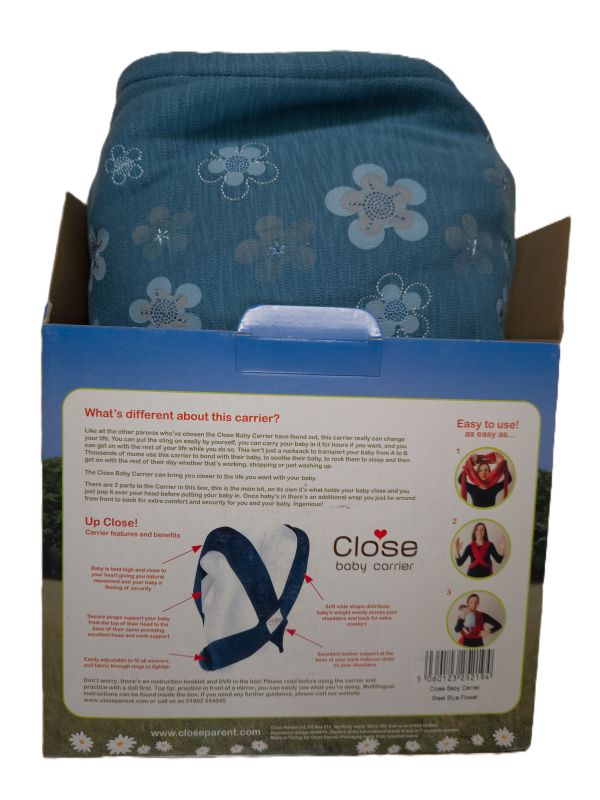 Close Carrier tarragon flowers